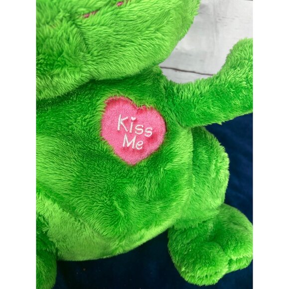 DanDee Kiss Me Heart Green Frog Stuffed Plush Toy - Picture 7 of 9